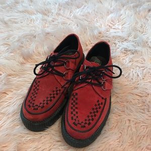 TUK RED CREEPERS